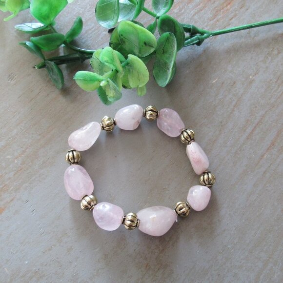 Pink Quartz and Gold/Brass Beaded Stretch Bracelet Handmade New - Picture 1 of 2